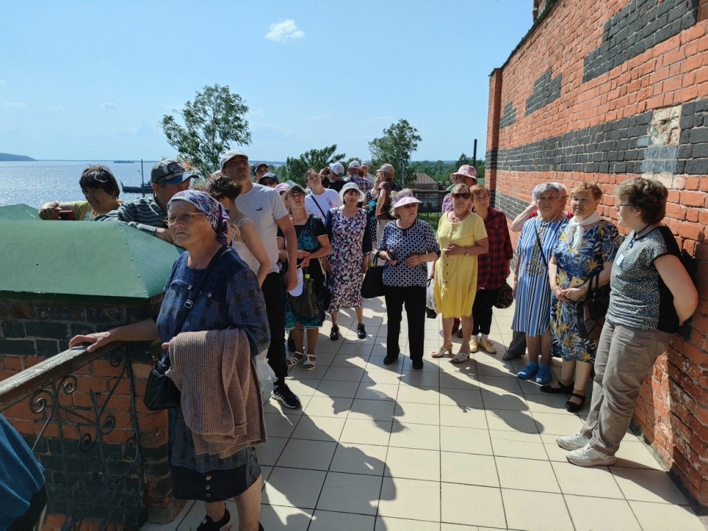 Видом с балкона колясочникам полюбоваться не удалось. (Фото предоставлено МРО ВОИ).