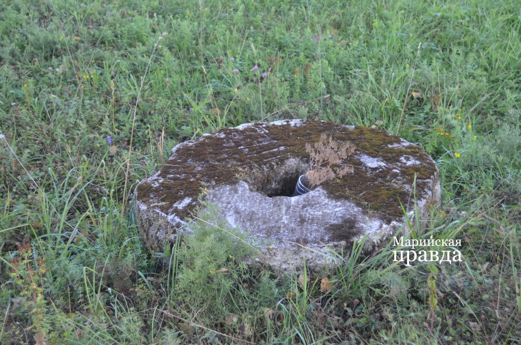 Сохранившийся мельничный жернов. Сохранившийся мельничный жернов..jpg