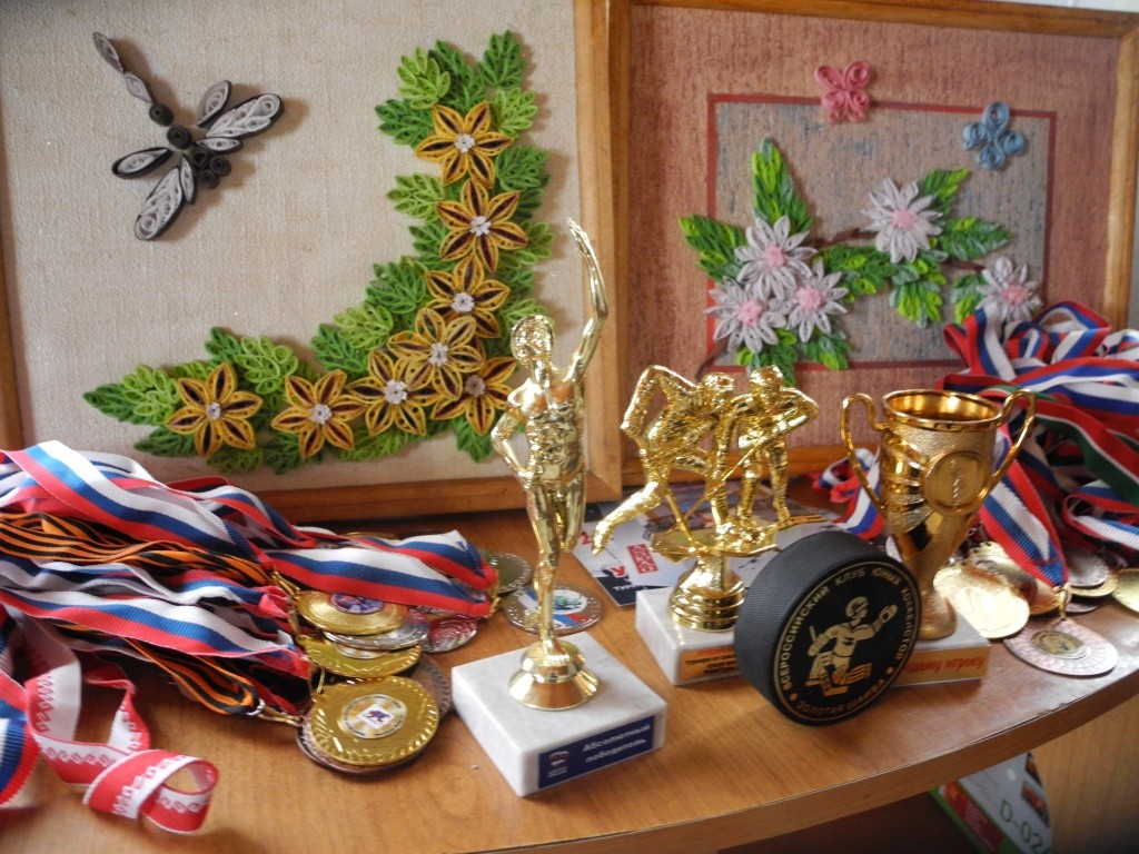 Многочисленные спортивные награды в семье - уже не редкость. (Фото Натальи Кулишовой).