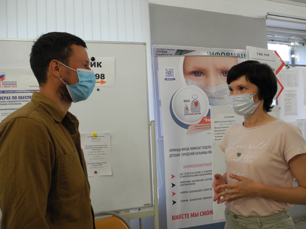 Наблюдатели - специалисты Дворца молодежи. (Фото Натальи Кулишовой). 