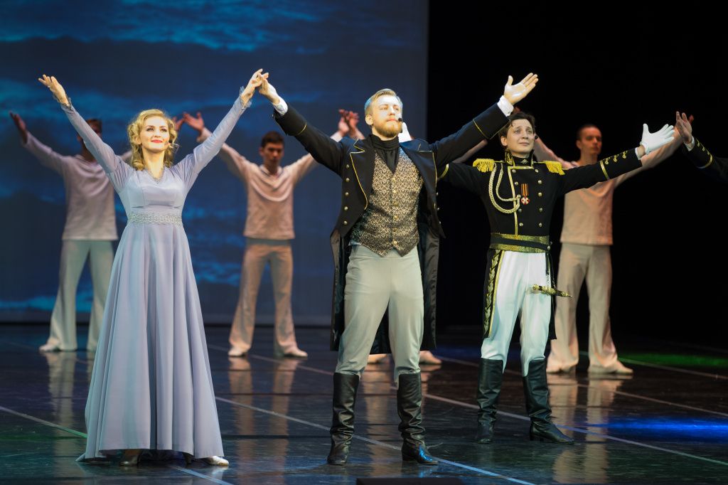 Сцена из рок-оперы Юнона и Авось. Фото Евгения Никифорова.