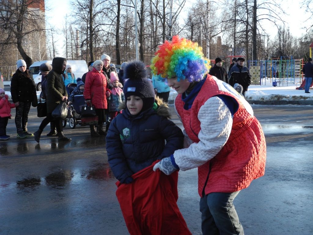 И для маленьких нашлись забавы! (Фото Натальи Кулишовой).