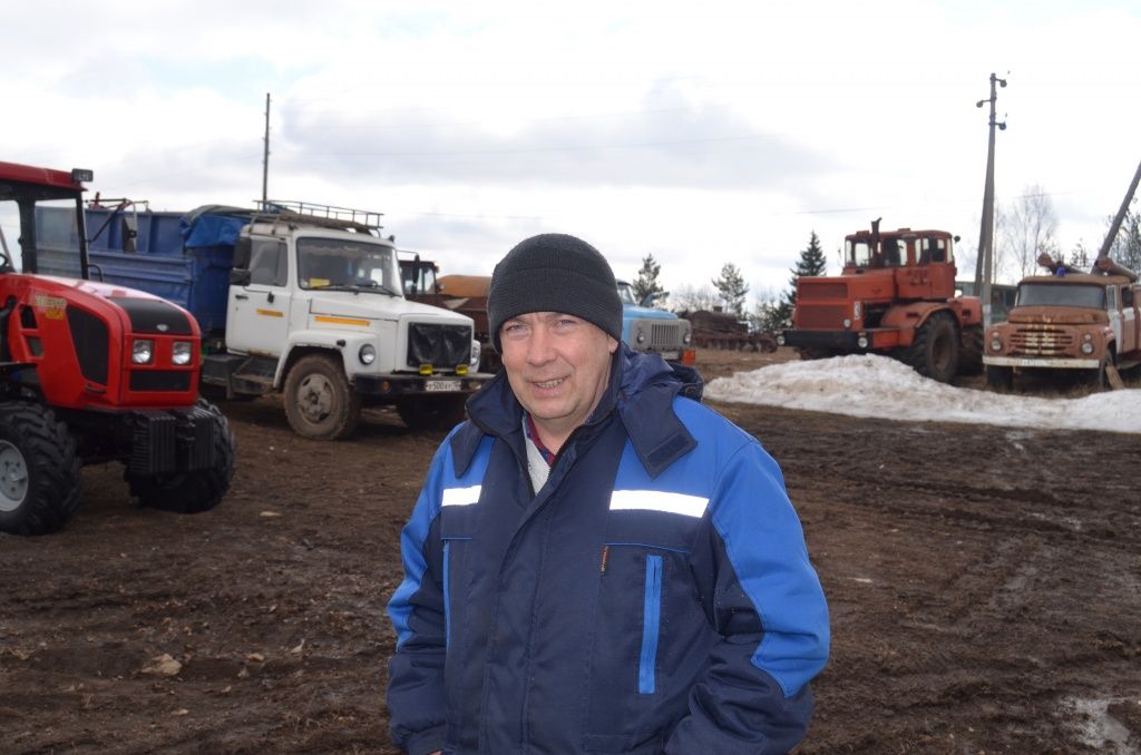 По словам Александра Павлова, молочное животноводство является основой экономики Победы.JPG