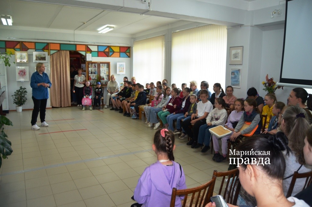 Народу пришло столько, что не хватило стульев..jpg