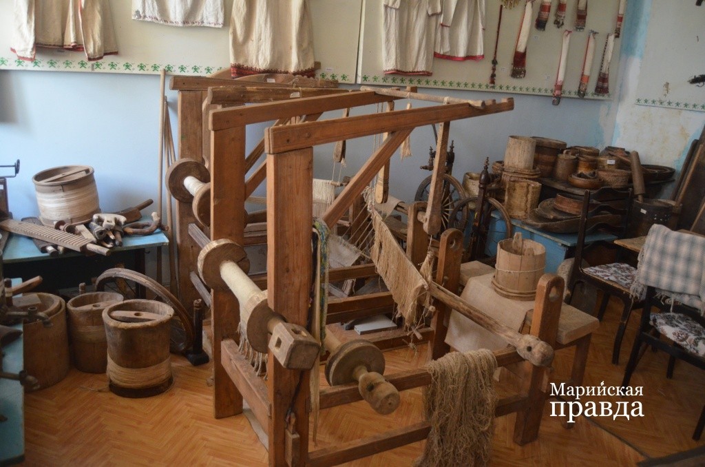 В школьном музее есть два ткацких стана..jpg