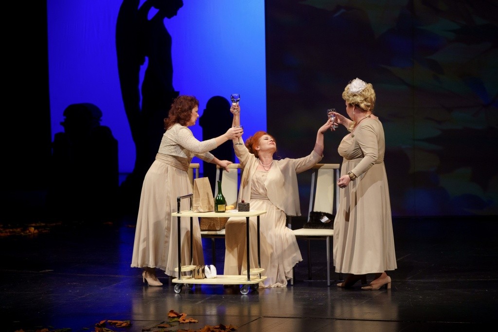 Бабье лето. фото предоставлено русским театром драмы им. Г. Константинова.jpg Бабье лето. фото предоставлено русским театром драмы им. Г. Константинова.jpg