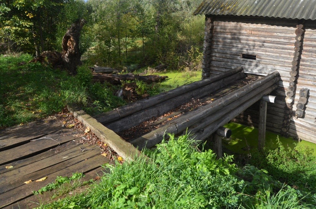 По этому желобу бежала вода.JPG