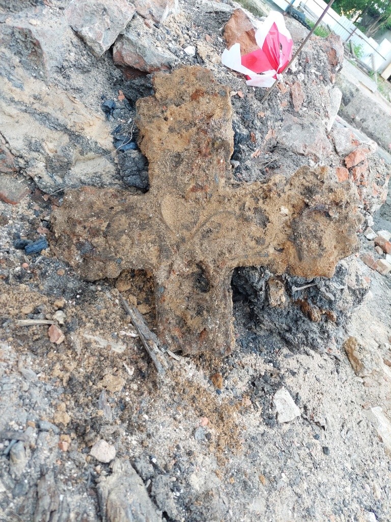 Крест in situ.jpg