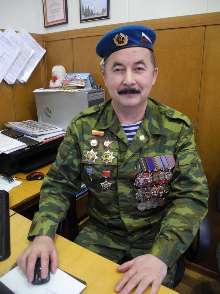 Владимира Эчейкина друзья сегодня называют компьютерным гением. (Фото Натальи Кулишовой).