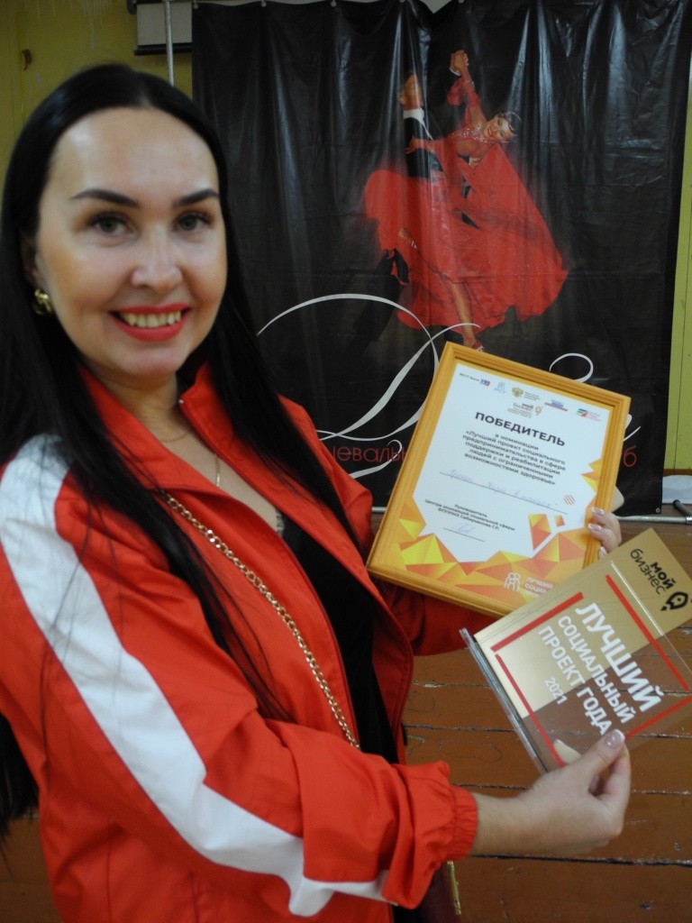 Анна Соколова вкладывает в работу свою душу. (Фото Натальи Кулишовой).