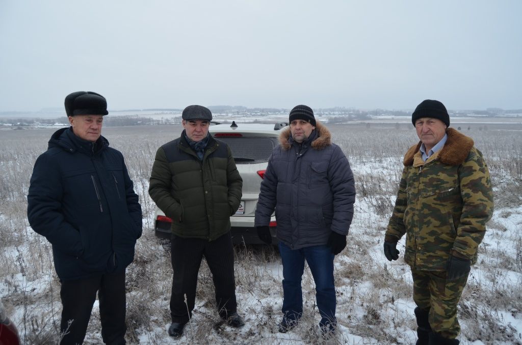 Люди непосредственно причастные к благоустройству захоронений мулла Нурислан Фазрахманов, инициатор Нурфис Гилязов, краевед и журналист Фаниль Мусин, староста деревни Габдульфат Галиуллин (слева напра.JPG