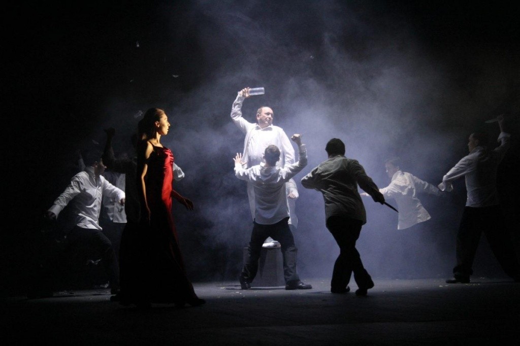 сцена из спектакля Йыван Кырла. Путевка в жизнь. Фото Валерия Тумбаева.jpg