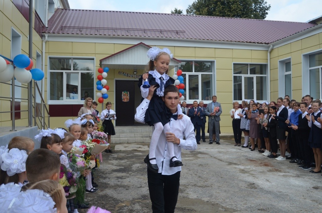 Первый школьный звонок.jpg