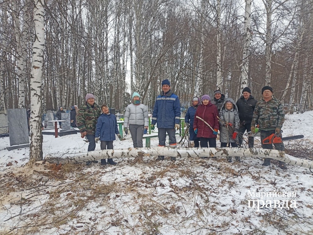 Субботник по очистке сельского кладбища. Субботник по очистке сельского кладбища 1.jpg