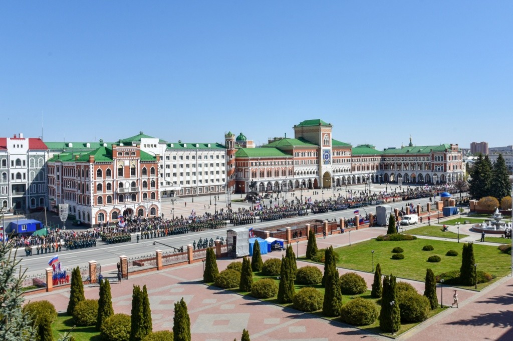 Парад в Марий Эл проходит на главной площади Йошкар-Олы. (Фото пресс-службы Главы РМЭ).