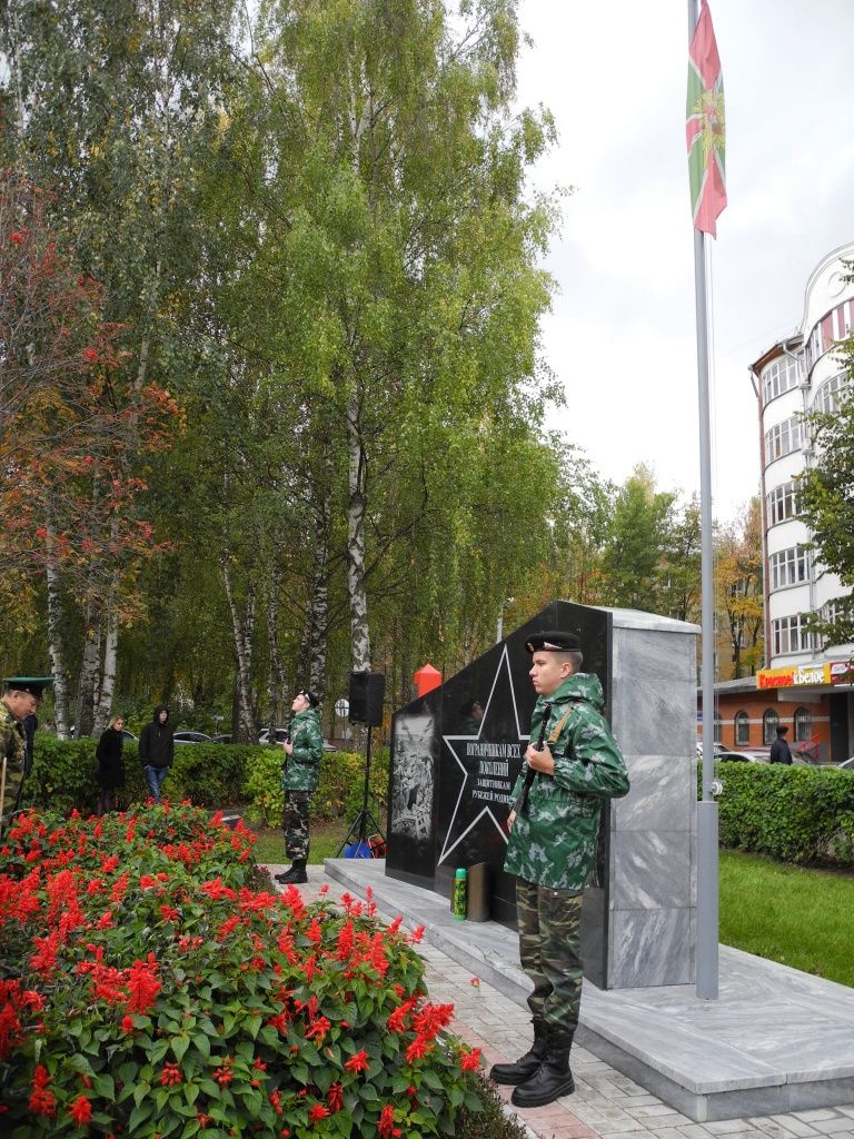 Памятник пограничникам всех поколений. (Фото Натальи Кулишовой).