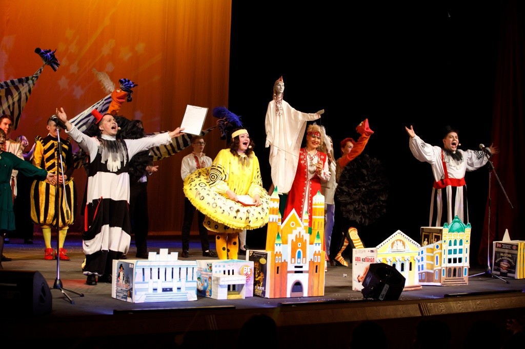 Артисты театра кукол подготовили прекрасную церемонию закрытия фестиваля.jpg