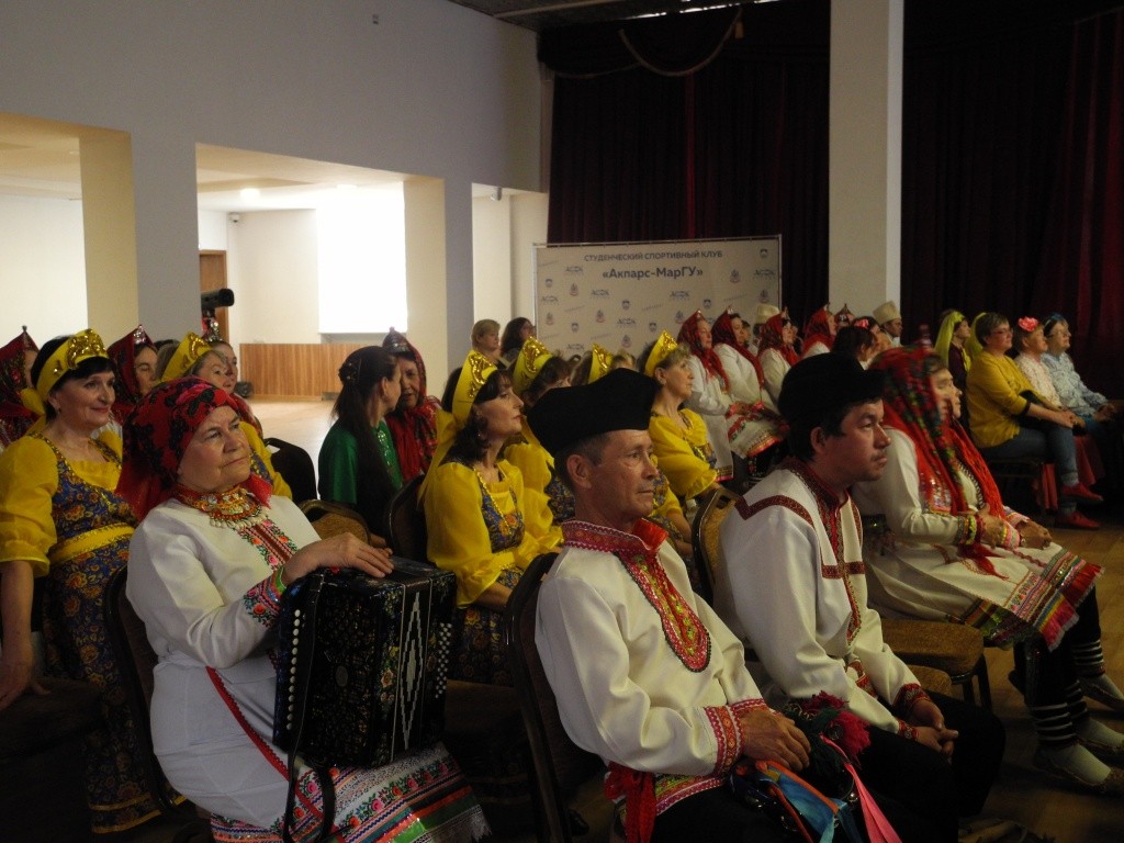 Сначала - зрители, потом - артисты. (фото Натальи Кулишовой).