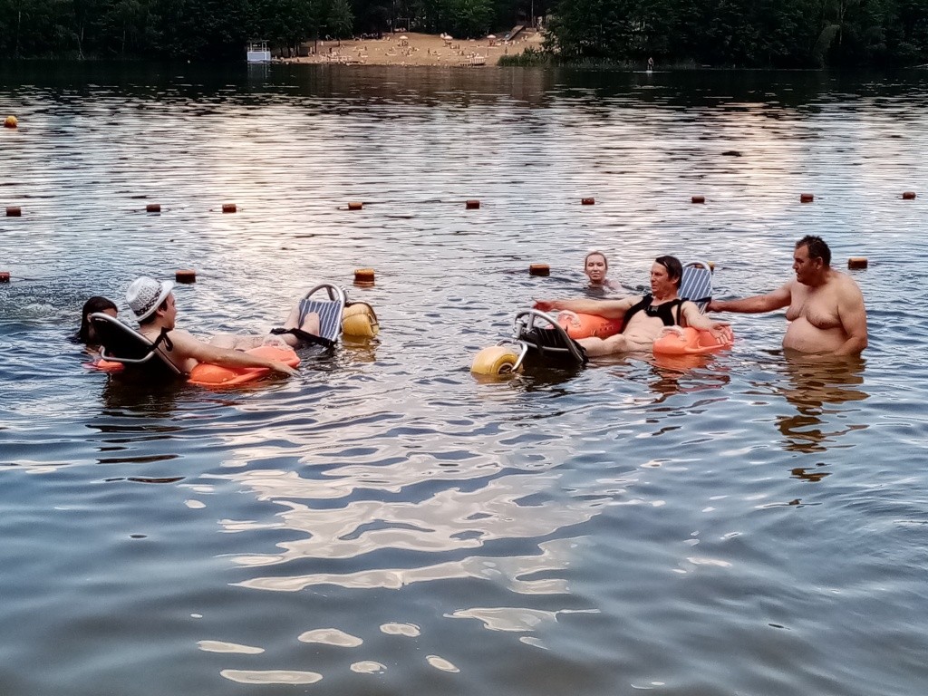 Сейчас для инвалидов Марий Эл закуплены две пляжные коляски. (Фото Натальи Кулишовой).