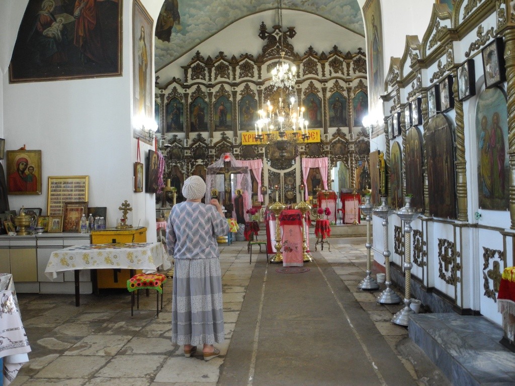 Старинный храм по-прежнему служит людям. (Фото Натальи Кулишовой).