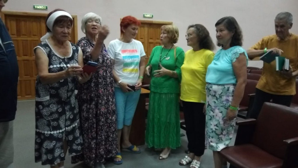 Встреча с поэтессой Альбертиной Ивановой. (Фото предоставлено Натальей Моровой).