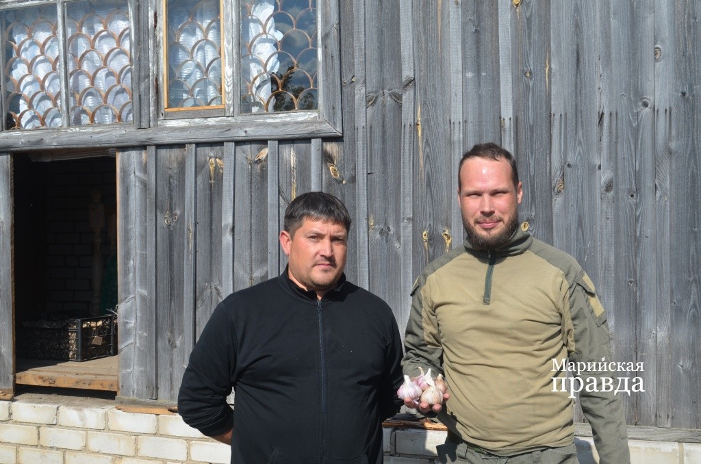 Инсаф Мингазов и Максим Выговский познакомились в армии и с тех пор по жизни идут вместе..jpg