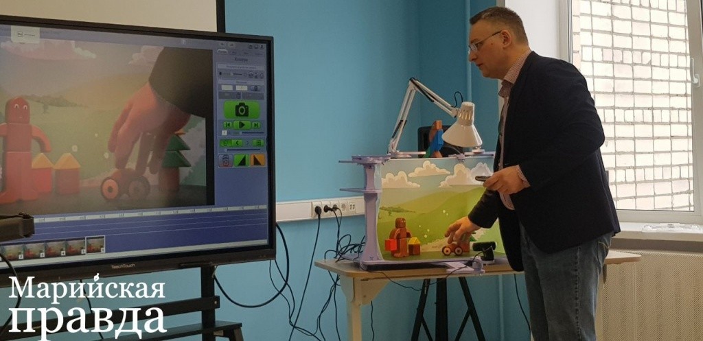 На фото - мультистудия, создание небольшого ролика. Приобретая оборудование, образовательные организация получают полное сопровождение: обучение работе и плановое обновление ПО. Фото Е. Роман. photo_2023-02-15_13-57-03 (2).jpg