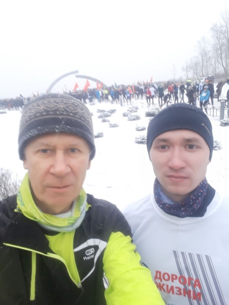 С Бобиковым на старте.jpg