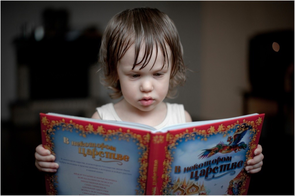 Через сказки ребенку проще знакомиться с окружающим миром. Фото Анны Селиной. DSC_9195-2.jpg