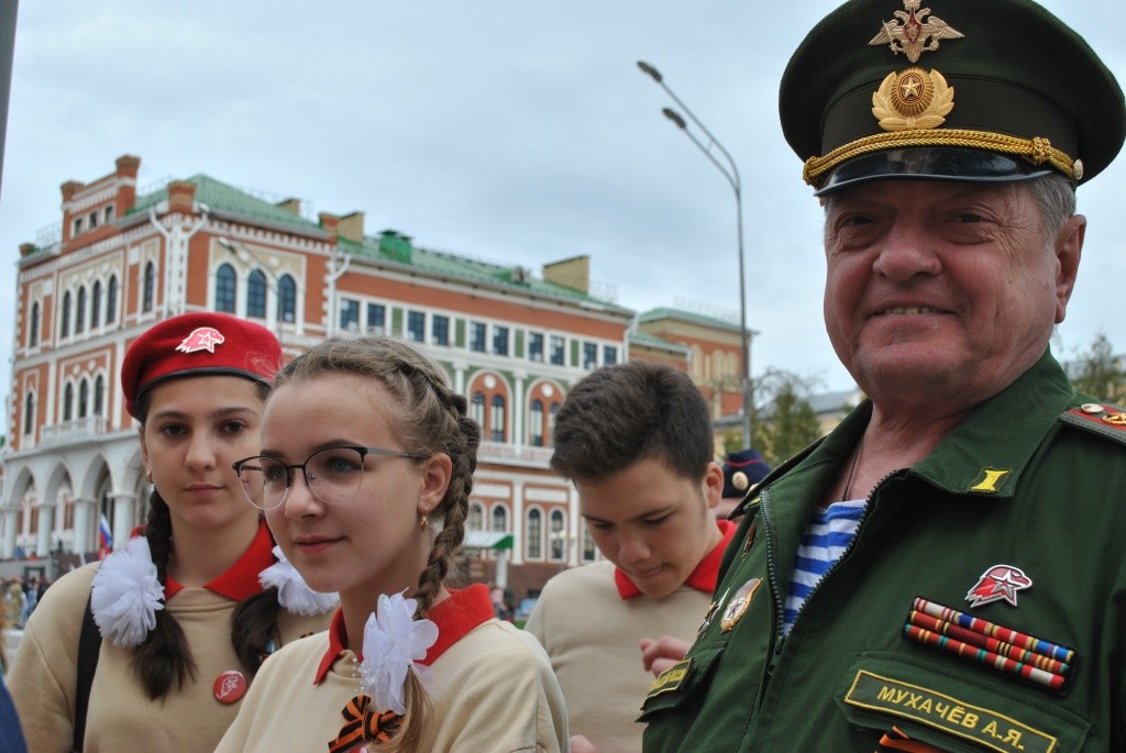 Мухачев Александр с воспитанниками.JPG