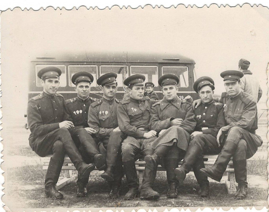 Для служившего в армии Наиля Габдулганиева примером всегда был отец - бывший фронтовик, умерший от ран вскоре после Победы. (Фото предоставлено Надеждой Костылевой).