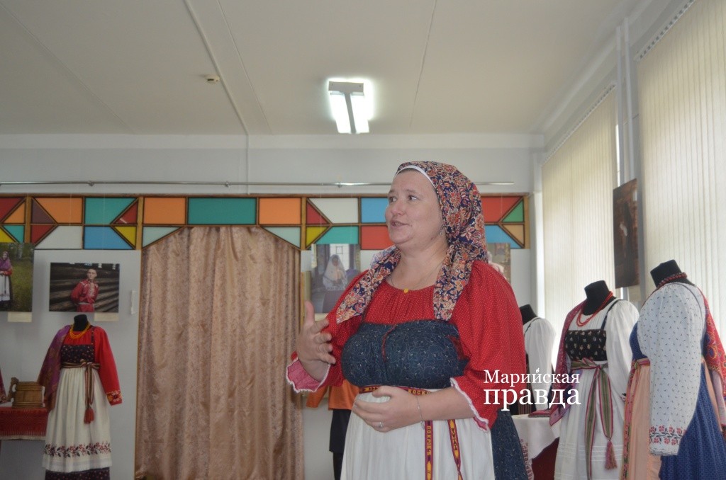 Руководитель ансамбля Царев город Мария Смирнова..jpg