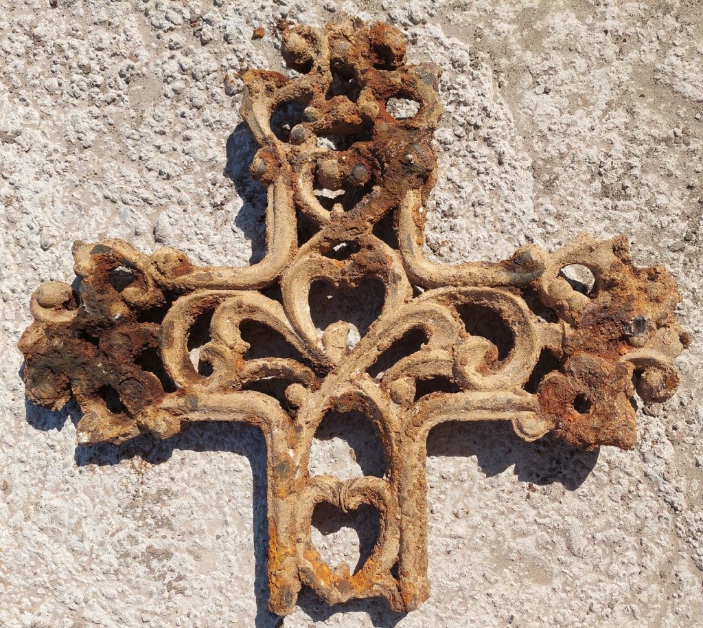 Крест надвратный.jpg