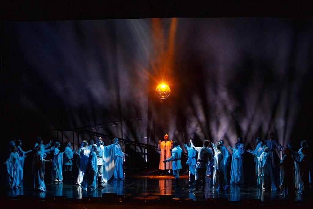 Световая партитура потрясающе играла.jpg