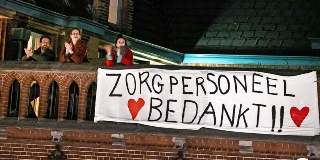 люди с балконов.jpg