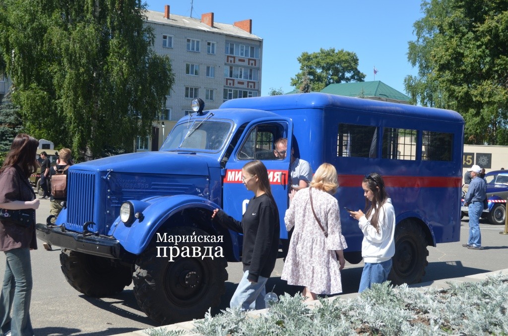Вот примерно в таком воронке милиционеры увозили, Балбеса,Труса и Бывалого1.jpg
