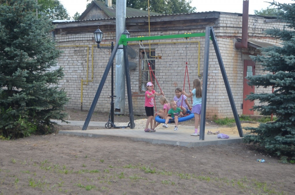 Качели - гнезда практически не пустуют.jpg