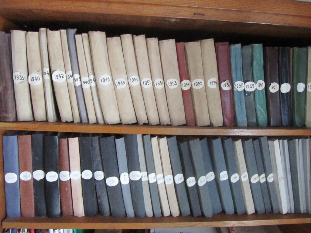 На участке хранятся отчеты за 80 с лишним лет работы.JPG