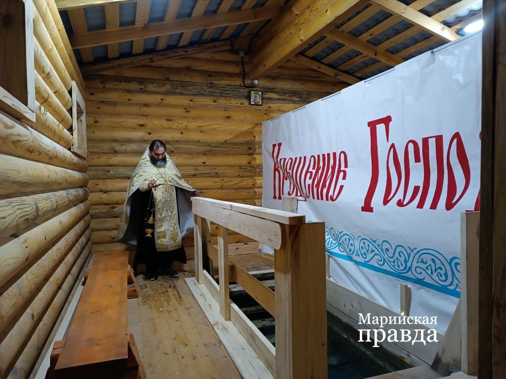 Водосвятный молебен на купели в деревне Тимино 1.jpg