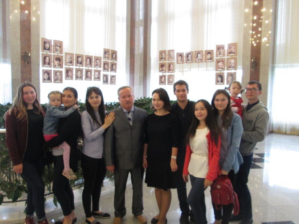 На этом фото вся семья в сборе.JPG