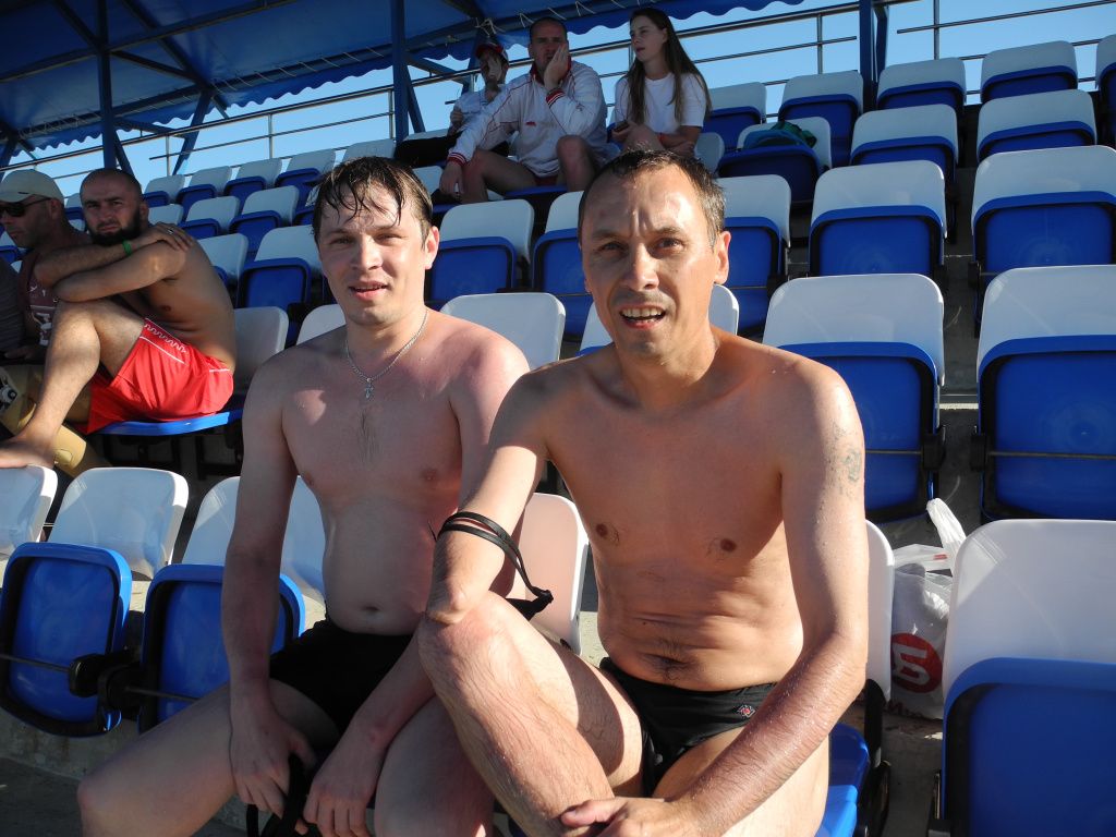 После заплыва Антон Глушков и Дмитрий Низамов..JPG