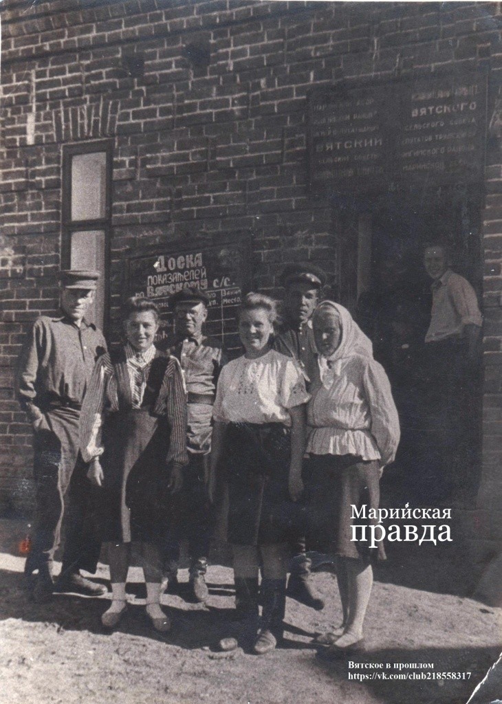 У дома Суслопаровых 50-е гг 1.jpg