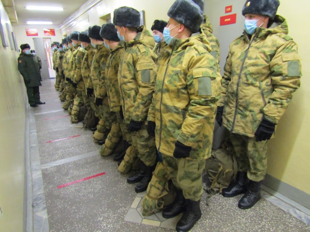Новобранцев переодели в зимнее обмундирование. (Фото предоставлено республиканским военкоматом).