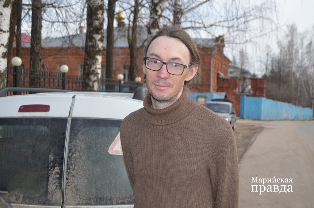 У сотрудника приюта Динка Антона Соколова работа очень непростая и опасная..jpg