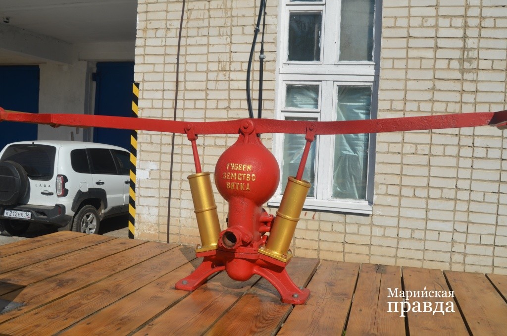 Этот ручной пожарный насос 1875 года выпуска пожарные нашли уметаллистов и восстановили его. Этот ручной пожарный насос 1875 года выпуска пожарные нашли уметаллистов и восстановили его1.jpg