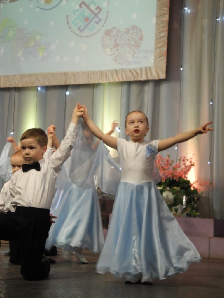 Юные артисты старались от души.