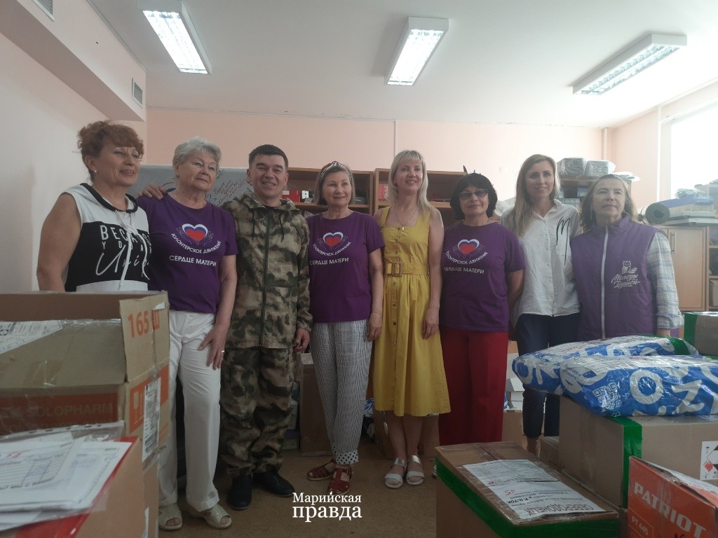 Александр и волонтеры фонда "Сердце матери" Александр и волонтеры фонда "Сердце матери"