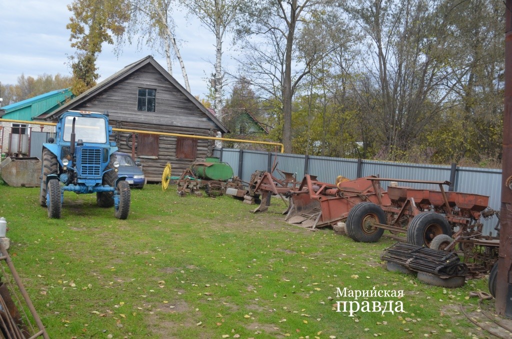 У Вячеслава Анатольевича есть свой трактор и полный набор сельхозмашин1.jpg
