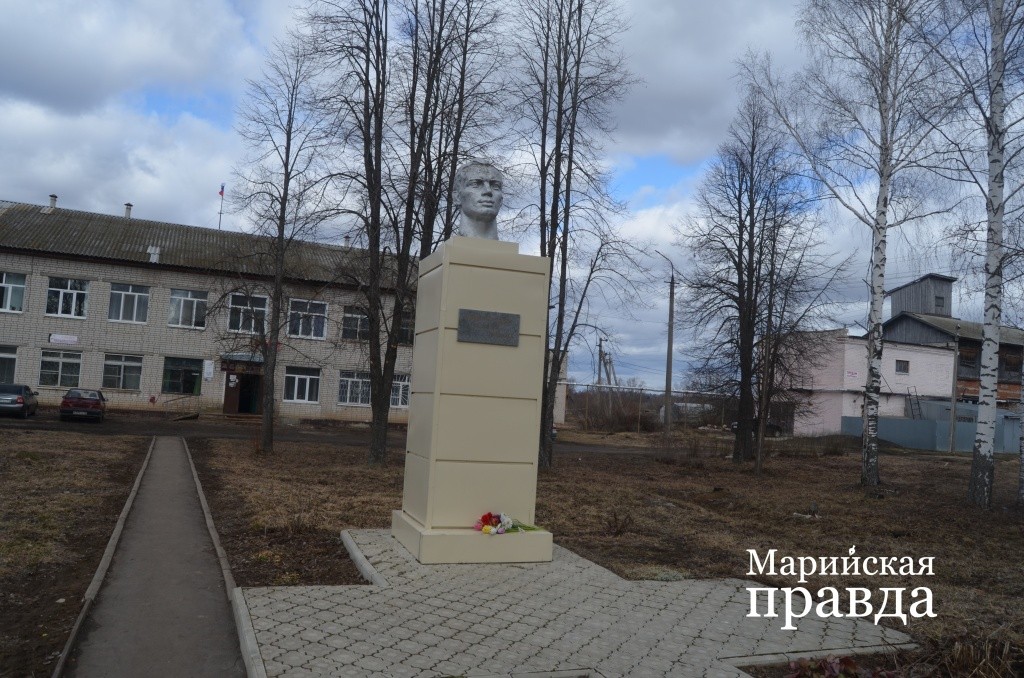 Так выглядит обелиск сейчас. Ухаживают за ним ученики школы, которая расположена по соседству. Так выглядит обелиск сейчас. Ухаживают за ним ученики школы, которая расположена по соседству 1..jpg