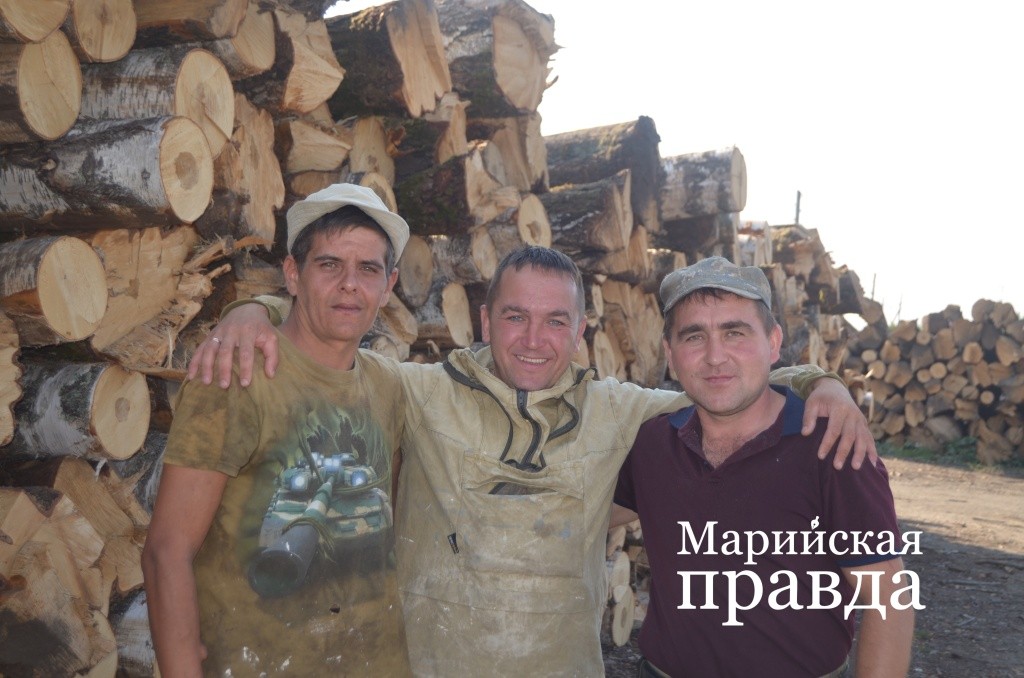 Очень отзывчивые товарищи по работе, в центре Руслан Леухин..jpg